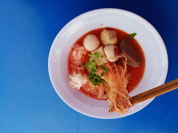 Directly above shot of noodle in bowl on table