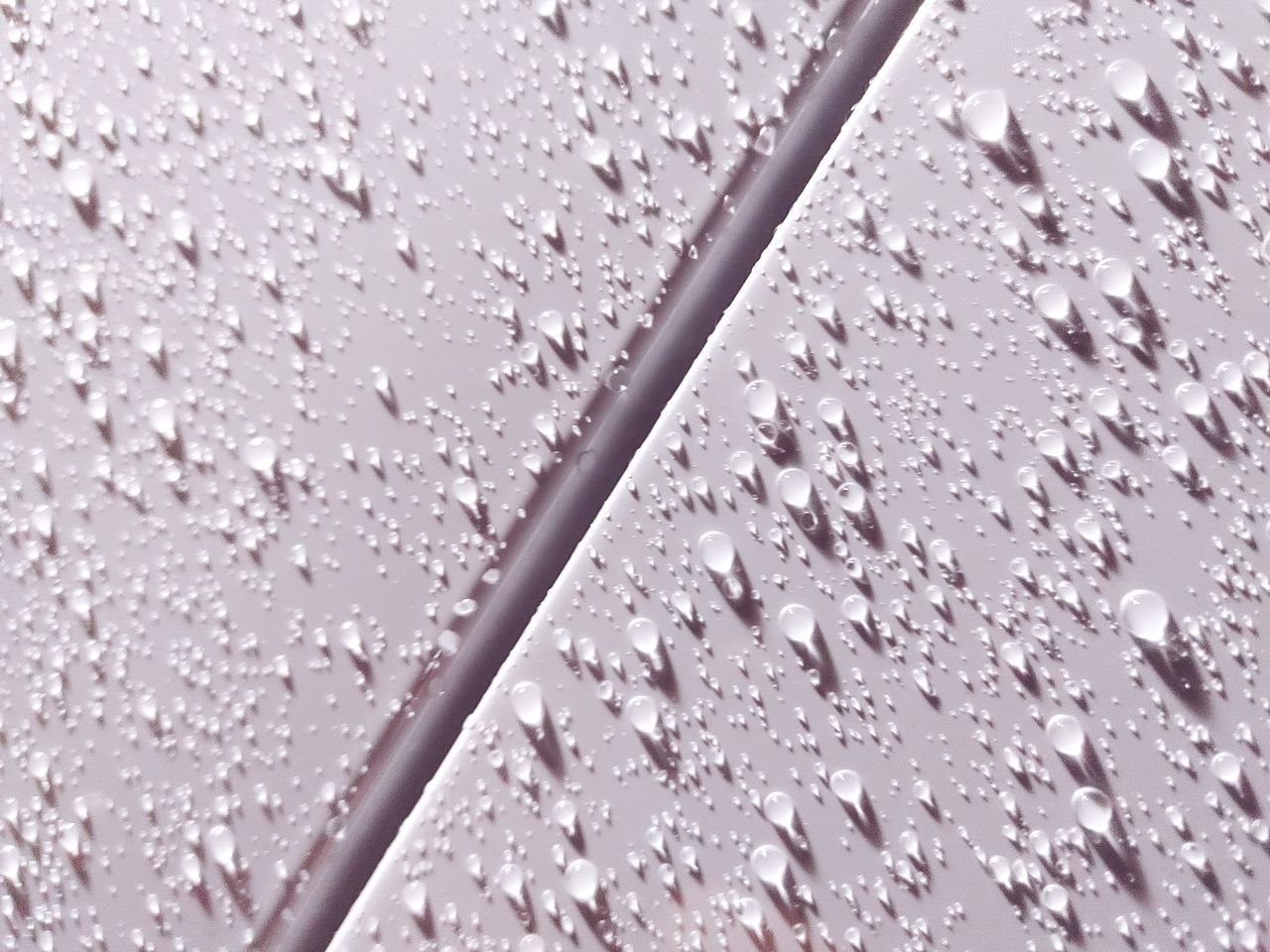FULL FRAME SHOT OF WET GLASS AGAINST WHITE BACKGROUND