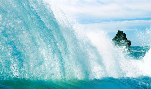 Waves splashing in sea