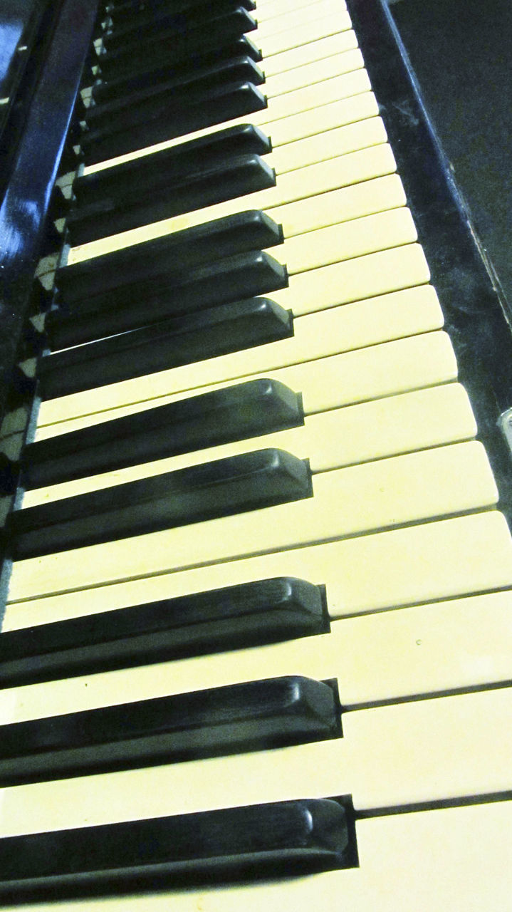 CLOSE-UP OF PIANO