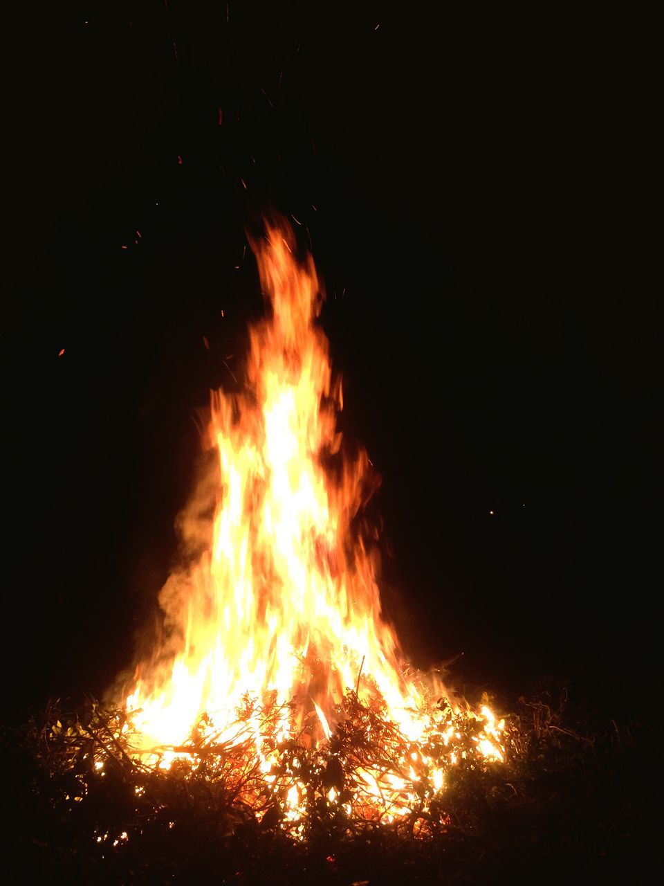 burning, flame, fire - natural phenomenon, heat - temperature, night, glowing, bonfire, orange color, fire, dark, copy space, firewood, heat, campfire, light - natural phenomenon, no people, illuminated, outdoors, yellow, motion