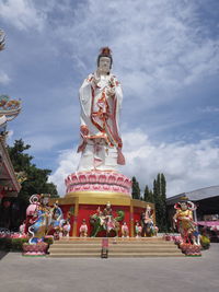 Statue against temple building against sky