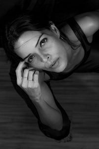 Portrait of young woman sitting on floor