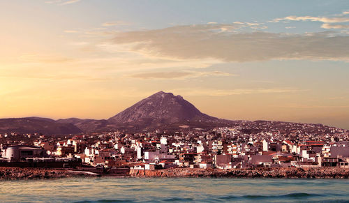 Heraklion city with a view of mount juktas known as sleeping zeus mountain at dawn, crete, greece