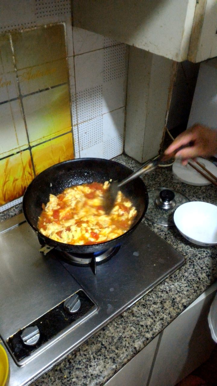 CLOSE-UP OF PREPARING FOOD