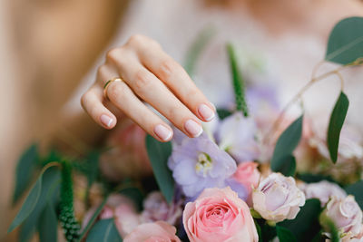 Close-up of hand holding rose bouquet