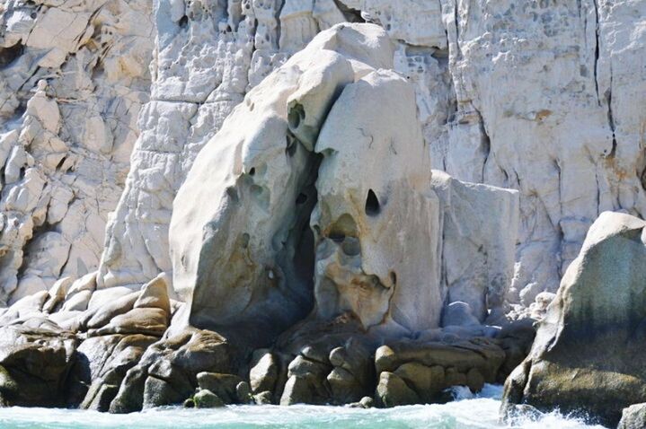 rock - object, snow, stone wall, day, rock formation, textured, nature, winter, outdoors, rock, cold temperature, no people, white color, stone - object, stone, sunlight, built structure, rough, rocky, wall - building feature