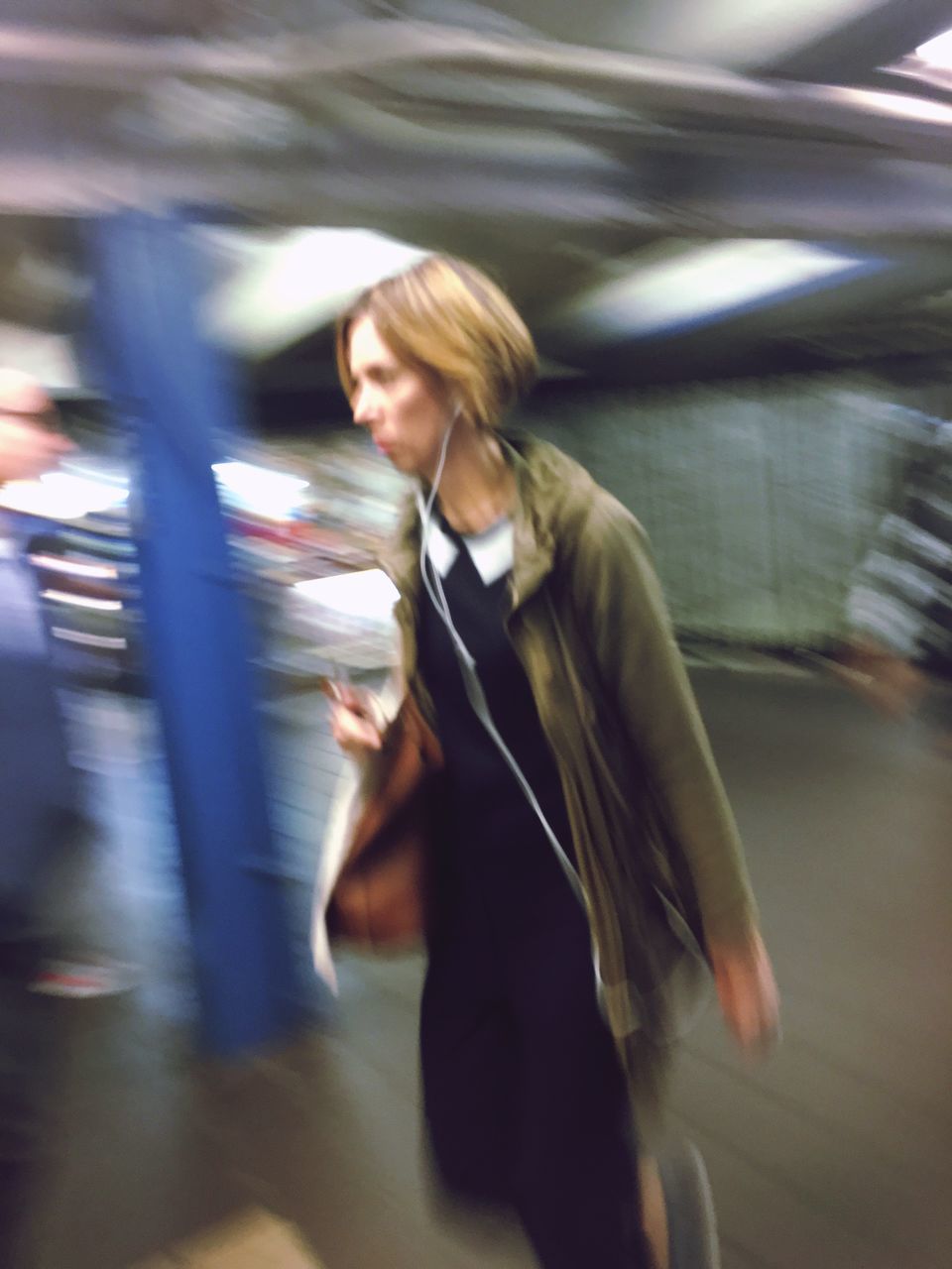 blurred motion, speed, motion, real people, urgency, one person, women, lifestyles, indoors, side view, running, well-dressed, businesswoman, young adult, young women, wireless technology, day, adult, people