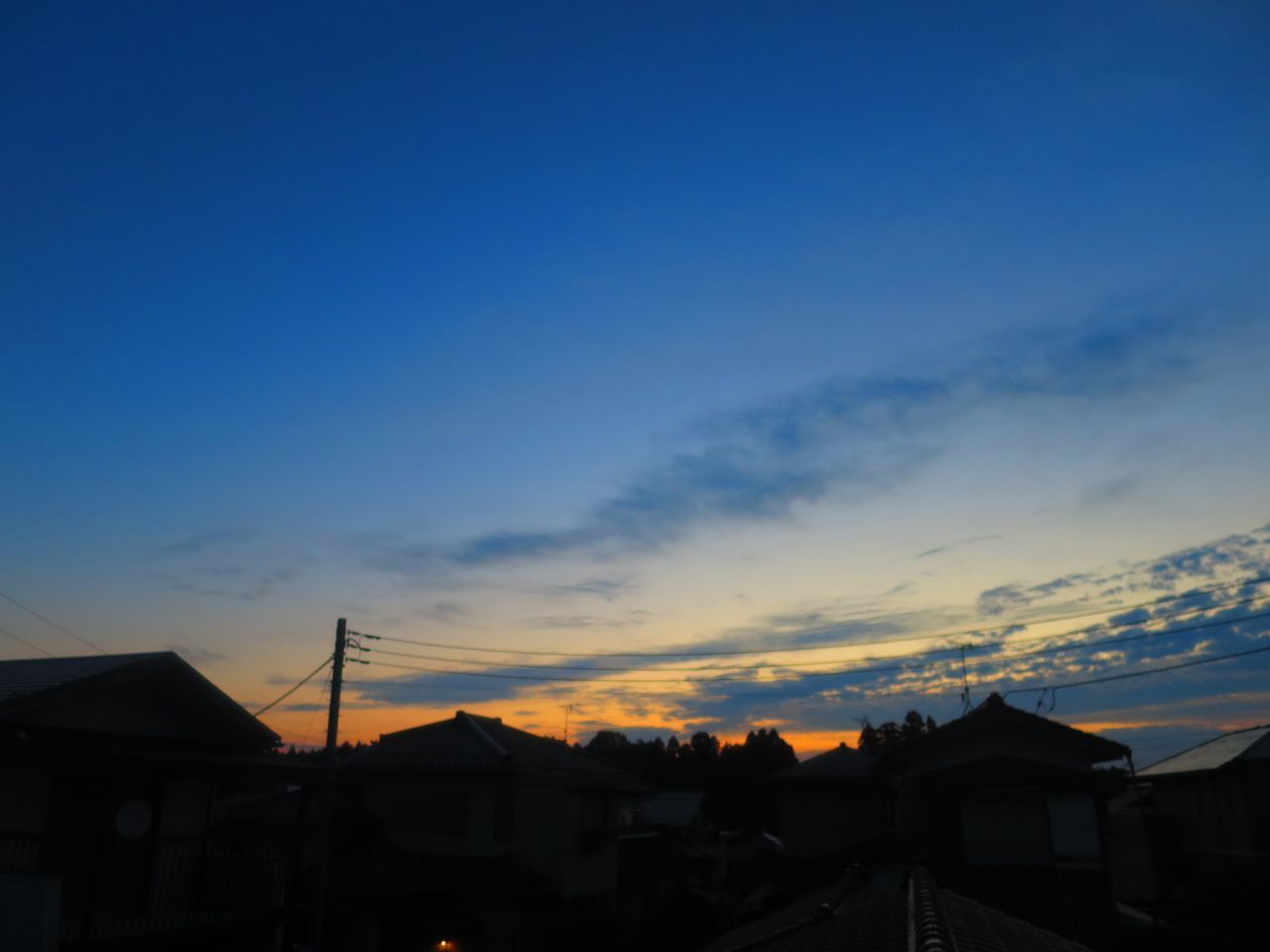 SILHOUETTE BUILDINGS AGAINST SKY AT SUNSET