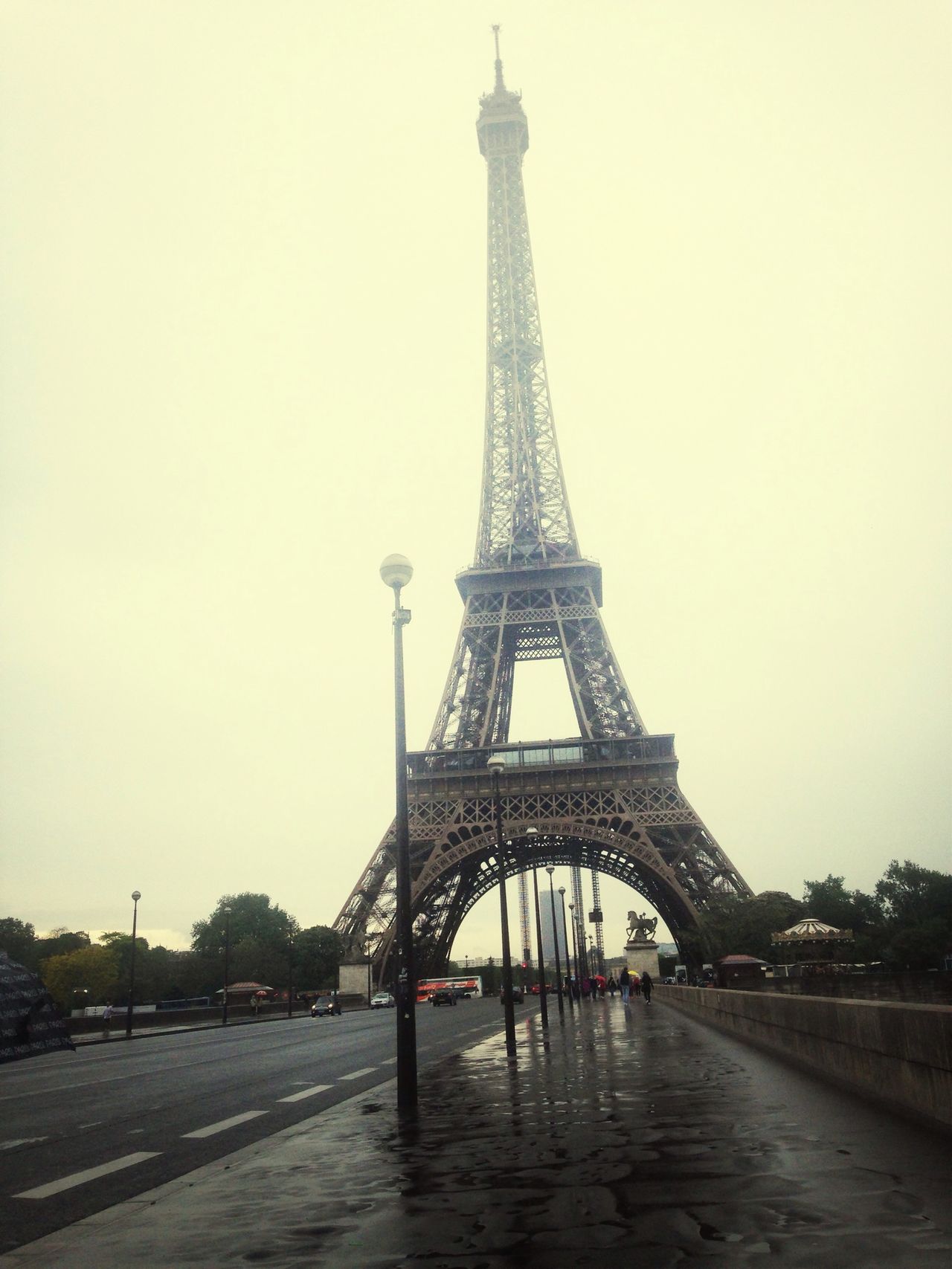 Le Carrousel De La Tour Eiffel