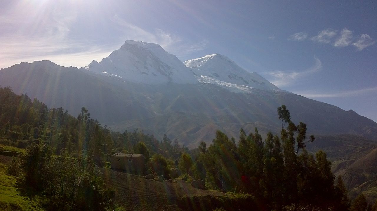 PANORAMIC SHOT OF MOUNTAIN RANGE AGAINST SKY