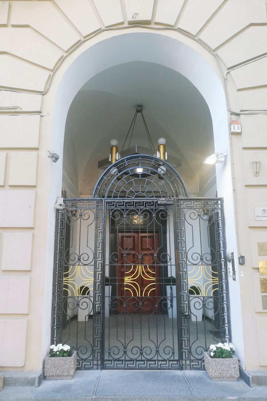 ENTRANCE OF BUILDING WITH CLOSED DOOR