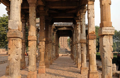 Columns with stone carving in courtyard of quwwat-ul-islam mosque, qutub minar complex, delhi, india