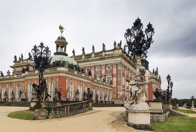 Statue of historical building against cloudy sky