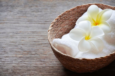 Close-up of white rose on wooden table