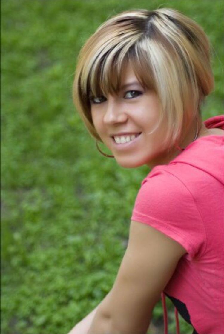 PORTRAIT OF A SMILING YOUNG WOMAN WITH PINK FACE