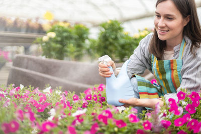 Young woman holding flowers