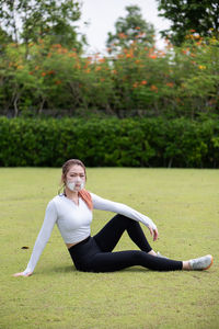 Beautiful chinese girl wearing n95 face mask while working out