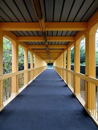 Elevated walkway in footbridge