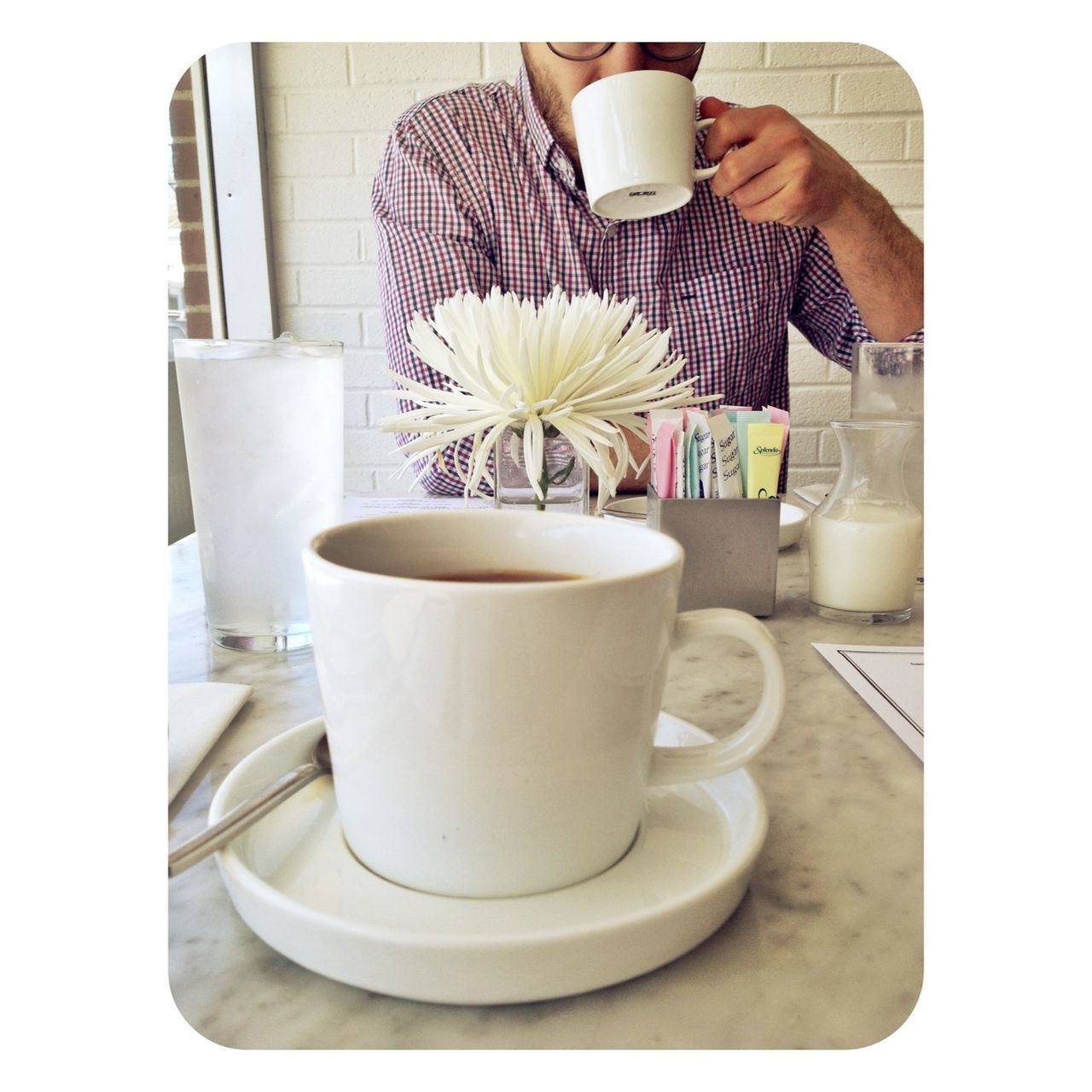 coffee cup, drink, indoors, food and drink, table, coffee - drink, refreshment, saucer, freshness, coffee, cup, spoon, tea cup, still life, breakfast, tea, beverage, frothy drink, plate, close-up