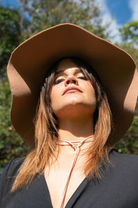 Portrait of young woman wearing hat