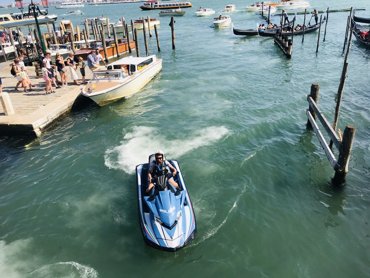 nautical vessel, water, transportation, mode of transportation, high angle view, real people, sea, day, men, lifestyles, waterfront, leisure activity, nature, people, two people, outdoors, vacations, travel, trip