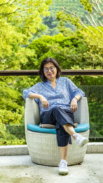 Portrait of a smiling young woman sitting outdoors