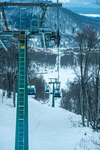 Ropeway on the barukiani slope for skiing and skiers, bakuriani, february 2022, georgia