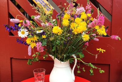 Close-up of flowers in vase on table