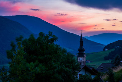 Sunrise in the dolomites, italy. san pietro in val di funes.