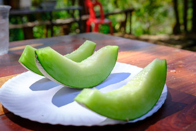 Close-up of bananas in plate on table