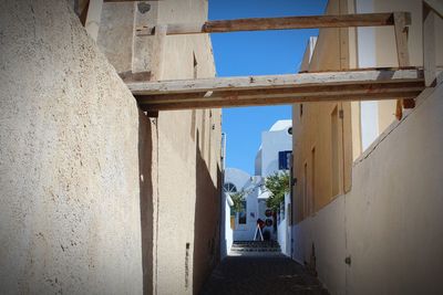 Narrow alley amidst buildings in city