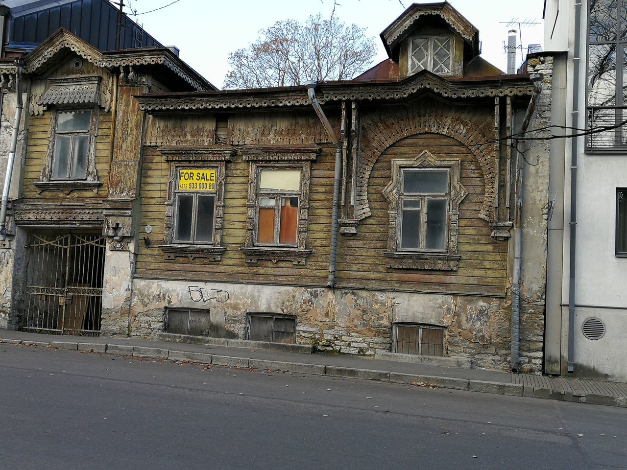 EXTERIOR OF HOUSE WITH WINDOWS