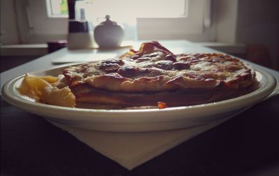 Close-up of bread in bowl on table