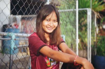 Portrait of a smiling young woman outdoors