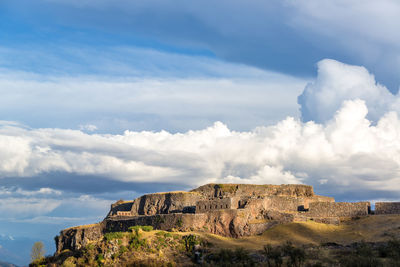 Fortress at puka pukara against sky