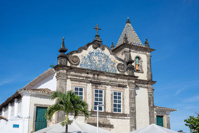 View of the facade of the boa viagem church in the city of salvador, bahia.