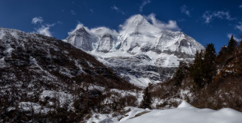 Panoramic view of snowcapped mountains against sky