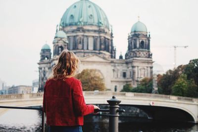 Tourists in front of building