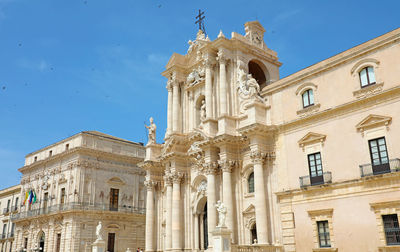 Piazza del duomo square with the cathedral, unesco world heritage site in syracuse, sicily