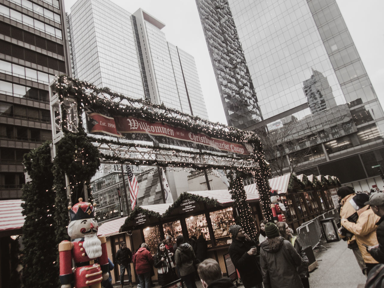 PEOPLE ON STREET BY BUILDINGS IN CITY