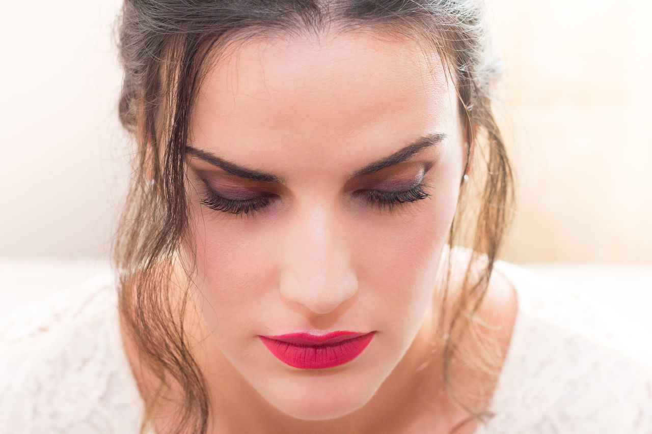 CLOSE-UP PORTRAIT OF BEAUTIFUL WOMAN