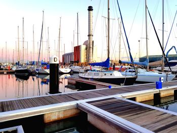 Still masts