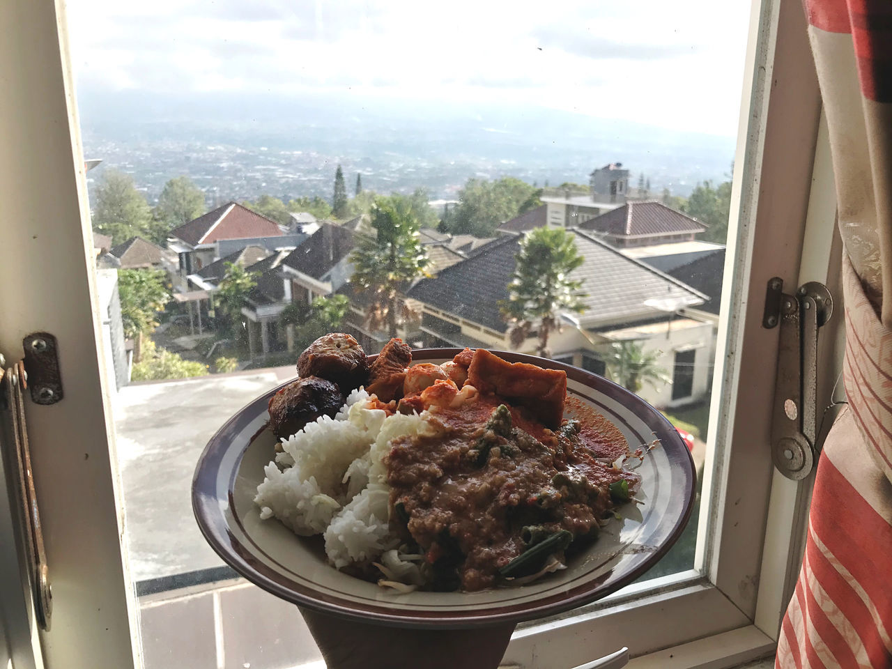 CLOSE-UP OF FOOD ON GLASS WINDOW