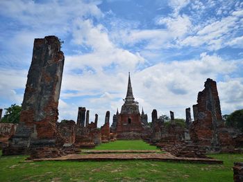 Old ruins of building against sky