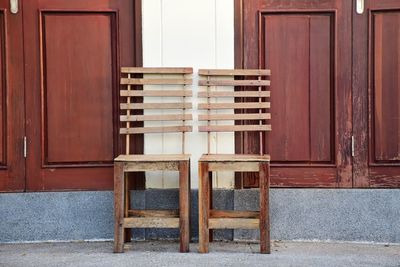 Empty chairs and table outside building