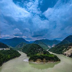 360 degree river curve between green lush mountains.