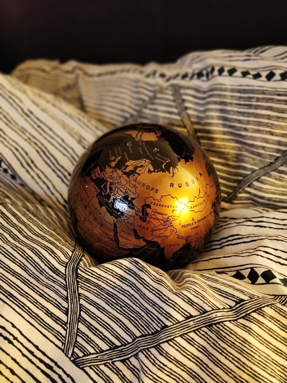 HIGH ANGLE VIEW OF OPEN BOOK ON TABLE