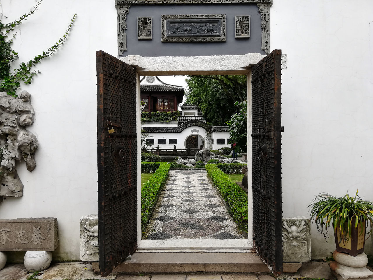 ENTRANCE TO BUILDING