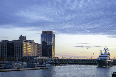 Skyline of modern office buildings in brooklyn new york city on a pier